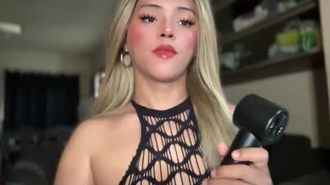 Snapshot of yvonne_guidotti chatting on 28, 11, 2025 Miss Cali online show from 28, 11, 2025