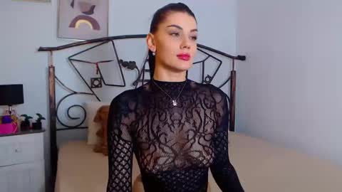 I V Y   online show from 10, 12, 2024