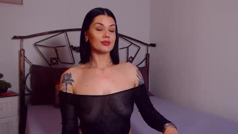 I V Y   online show from 16, 5, 2026