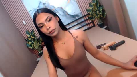yvonnellvs online show from 4, 7, 2026