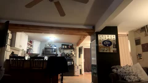 Snapshot of zach42104 chatting on 12, 2, 2026 zach42104 online show from 12, 2, 2026