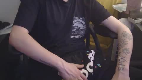 zachmcw25 online show from 18, 4, 2026