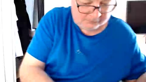 Snapshot of zacsmithuk chatting on 7, 6, 2026 Zac Smitj online show from 7, 6, 2026