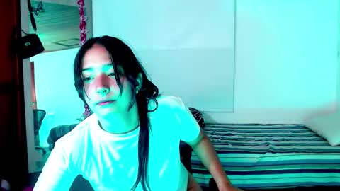 Snapshot of zainasiddiqui chatting on 27, 10, 2025 Zaina online show from 27, 10, 2025