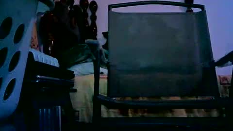 Snapshot of zanaximandro chatting on 17, 12, 2025 UareTheBoss online show from 17, 12, 2025