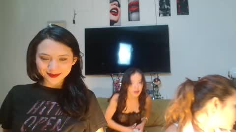 Snapshot of zandra6ghal chatting on 6, 11, 2025 zandra6ghal online show from 6, 11, 2025