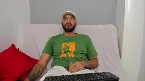 Snapshot of zane_cross chatting on 8, 9, 2025 zane_cross online show from 8, 9, 2025