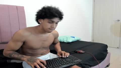 Snapshot of zanxley_ chatting on 6, 1, 2025 zanxley_ online show from 6, 1, 2025