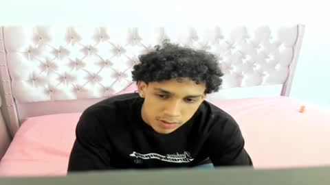 Snapshot of zanxley_ chatting on 10, 1, 2025 zanxley_ online show from 10, 1, 2025