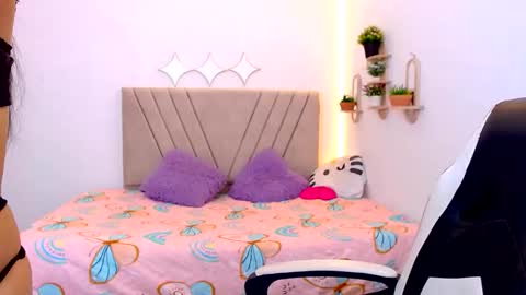 Snapshot of zara_cute18 chatting on 11, 6, 2026 Zara online show from 11, 6, 2026
