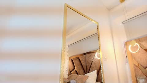 Zarah Andrews online show from 28, 9, 2025