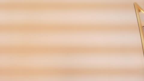 Zarah Andrews online show from 8, 10, 2025