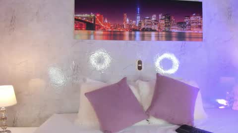 ZaraQuiinn online show from 19, 12, 2025