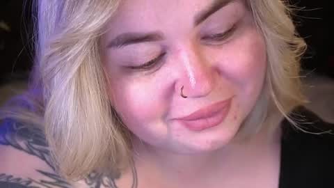 Snapshot of zarareign_ chatting on 21, 4, 2026 Lola online show from 21, 4, 2026