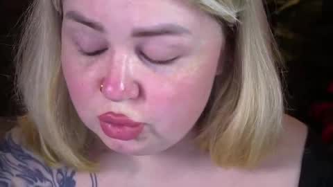 Snapshot of zarareign_ chatting on 12, 5, 2026 Lola online show from 12, 5, 2026