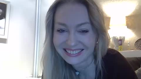 Snapshot of zarinaswift chatting on 24, 4, 2026 Zarina Swift online show from 24, 4, 2026