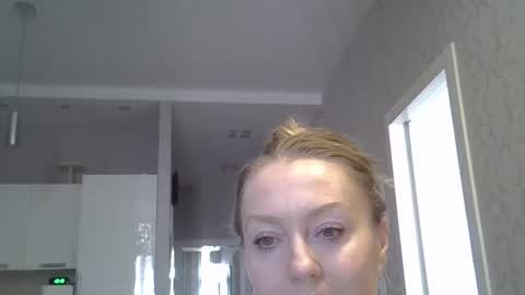 Snapshot of zarinaswift chatting on 19, 5, 2026 Zarina Swift online show from 19, 5, 2026