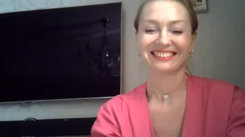 Snapshot of zarinaswift chatting on 27, 7, 2026 Zarina Swift online show from 27, 7, 2026