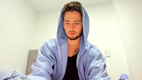 Snapshot of zaylanez chatting on 24, 10, 2025 Zay lanez online show from 24, 10, 2025