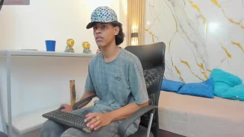 Snapshot of zayn_fox32 chatting on 31, 5, 2026 Zayn online show from 31, 5, 2026