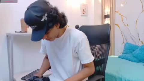 Snapshot of zayn_fox32 chatting on 16, 6, 2026 Zayn online show from 16, 6, 2026