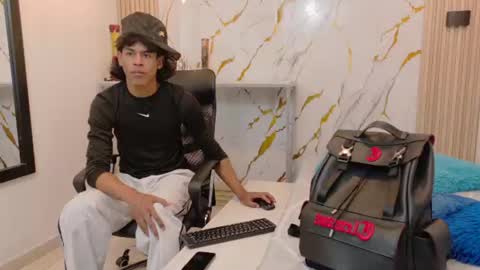 Snapshot of zayn_fox32 chatting on 1, 8, 2026 Zayn online show from 1, 8, 2026