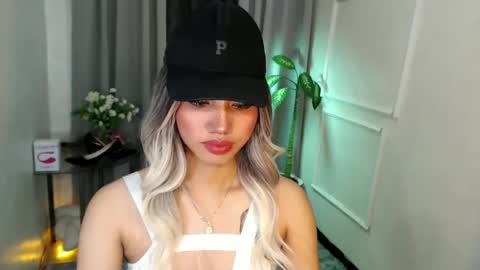 Snapshot of zelainalovetocum chatting on 3, 3, 2025 zelainalovetocum online show from 3, 3, 2025