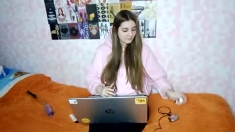 Snapshot of zeniabrossoit chatting on 9, 4, 2026 zeniabrossoit online show from 9, 4, 2026