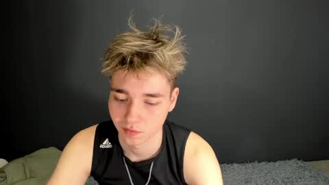 Snapshot of zeriixx chatting on 28, 4, 2026 Ethan online show from 28, 4, 2026