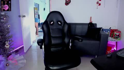 zhoestrong online show from 6, 1, 2025