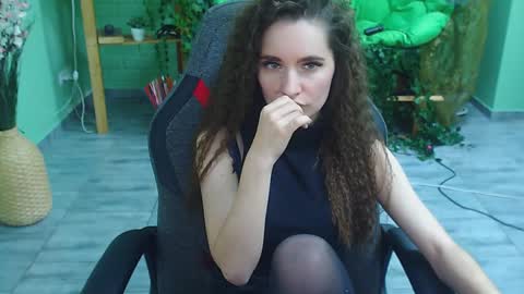 zianichols online show from 1, 2, 2025