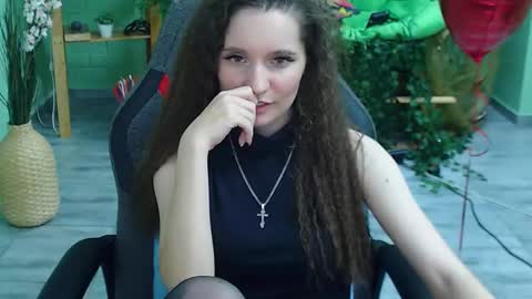 zianichols online show from 15, 2, 2025