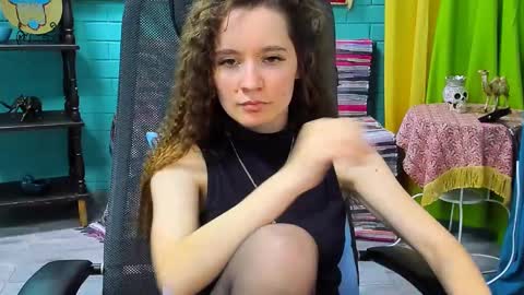 zianichols online show from 21, 2, 2025