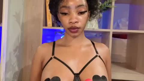 Snapshot of zina_baddie chatting on 8, 8, 2026 ZINA BADDIE online show from 8, 8, 2026