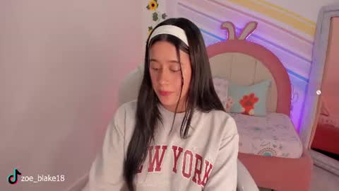 Snapshot of zoe_blake18 chatting on 22, 6, 2026 Zoe online show from 22, 6, 2026
