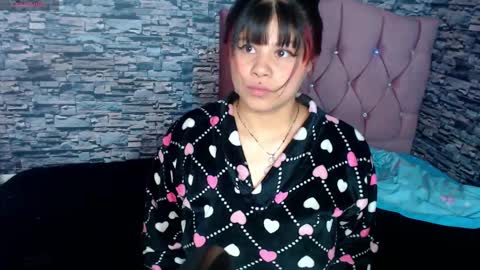 Snapshot of zoe_bronw chatting on 9, 10, 2025 Zoe Bronw online show from 9, 10, 2025