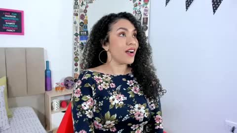 Zoe Gruber online show from 22, 1, 2025