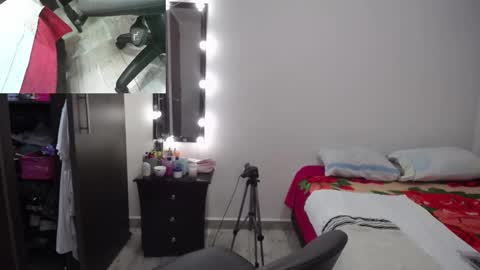 Snapshot of zoe_hotxxx chatting on 22, 9, 2025 zoe hotxxx online show from 22, 9, 2025