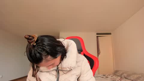 Snapshot of zoe_jeane_beker chatting on 4, 2, 2025 ZOE online show from 4, 2, 2025