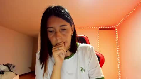 Snapshot of zoe_jeane_beker chatting on 5, 3, 2025 ZOE online show from 5, 3, 2025