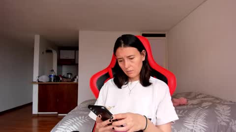 Snapshot of zoe_jeane_beker chatting on 8, 9, 2025 ZOE online show from 8, 9, 2025