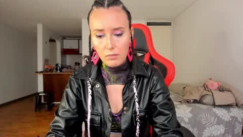 Snapshot of zoe_jeane_beker chatting on 21, 11, 2025 ZOE online show from 21, 11, 2025