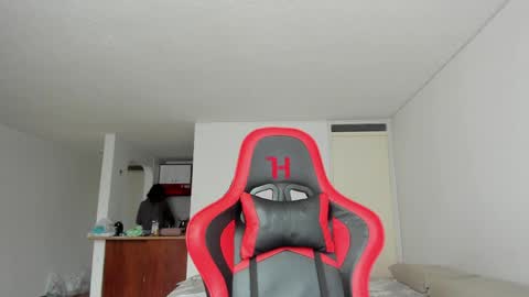 Snapshot of zoe_jeane_beker chatting on 4, 4, 2026 ZOE online show from 4, 4, 2026