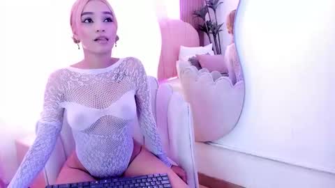 zoe lee    online show from 2, 10, 2025