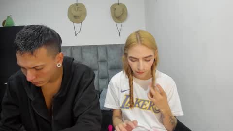 She Zoe He Painn online show from 12, 11, 2025