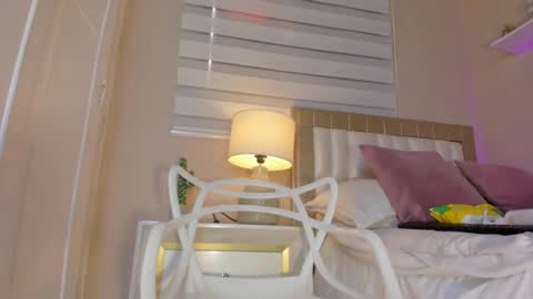 Hi guys i am Zoe  online show from 22, 2, 2025