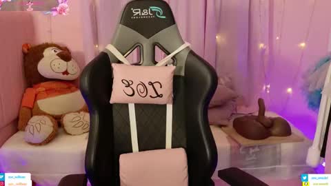 zoe_sullivan_ online show from 13, 3, 2026