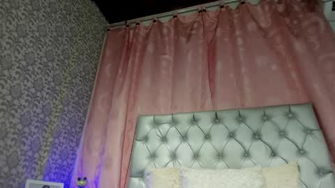 zoe tamara online show from 7, 4, 2026