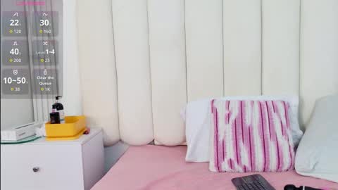 zoeameliie online show from 8, 10, 2025