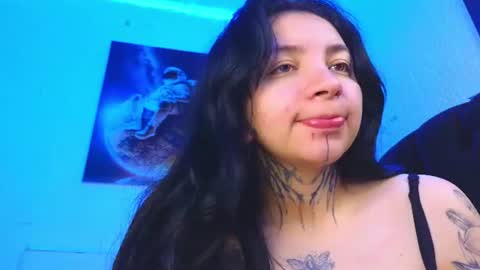 Snapshot of zoee_jhonnyy chatting on 9, 7, 2026 zoee jhonnyy online show from 9, 7, 2026